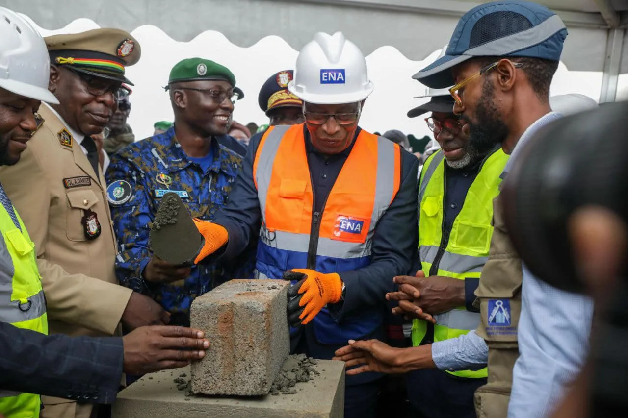 POSE DE LA PREMIERE PIERRE DE L'ENA