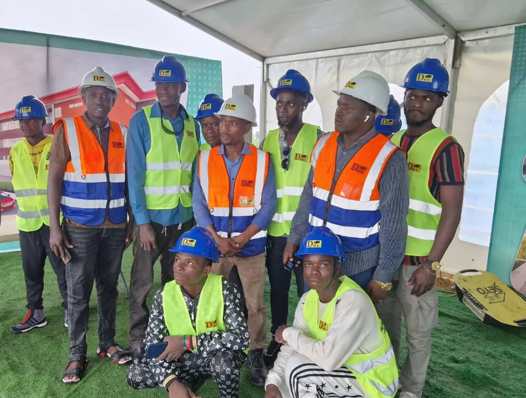 POSE DE LA PREMIERE PIERRE DE L'ENA