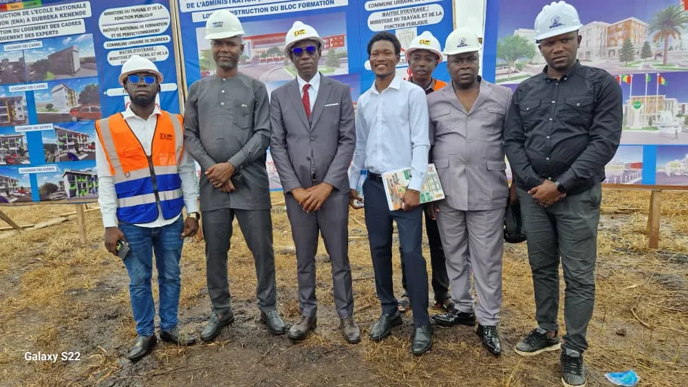 POSE DE LA PREMIERE PIERRE DE L'ENA